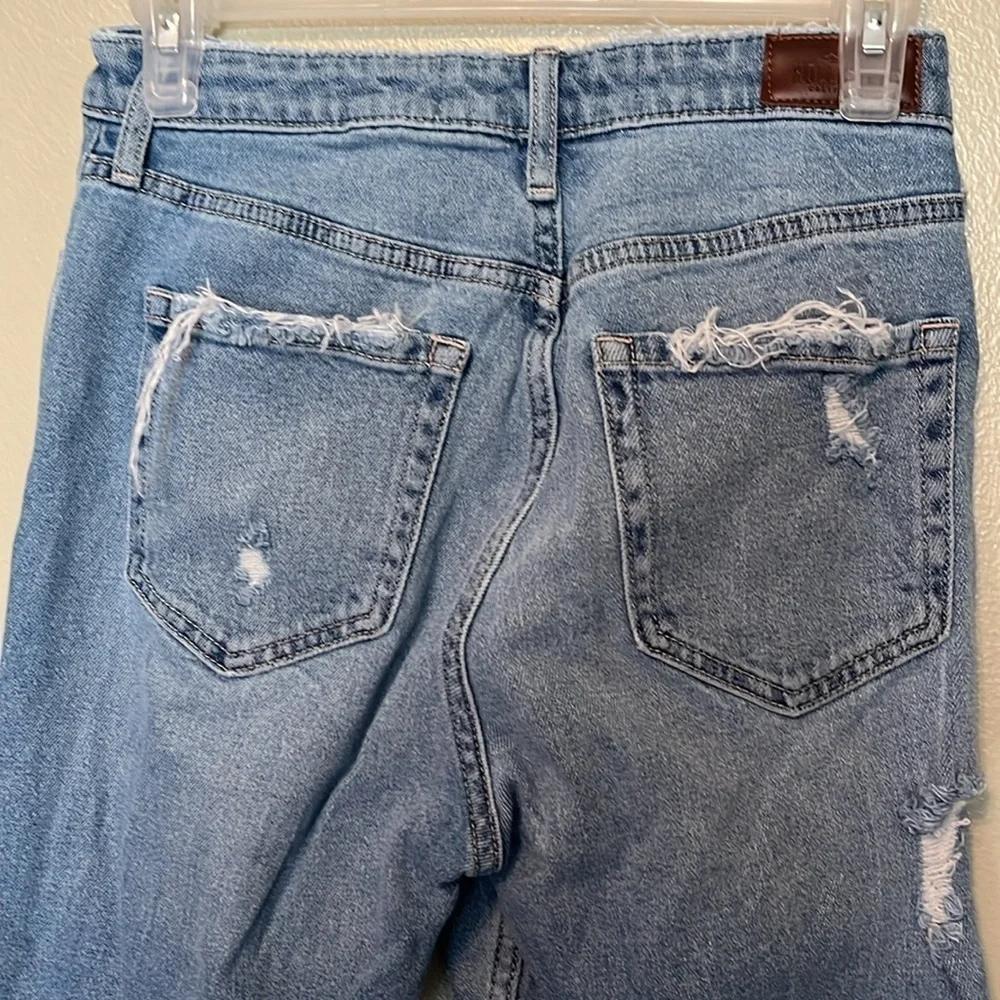 Hollister Curvy High Rise Mom Jean Vintage Stretch Size 3R. Waist 26,Length 27